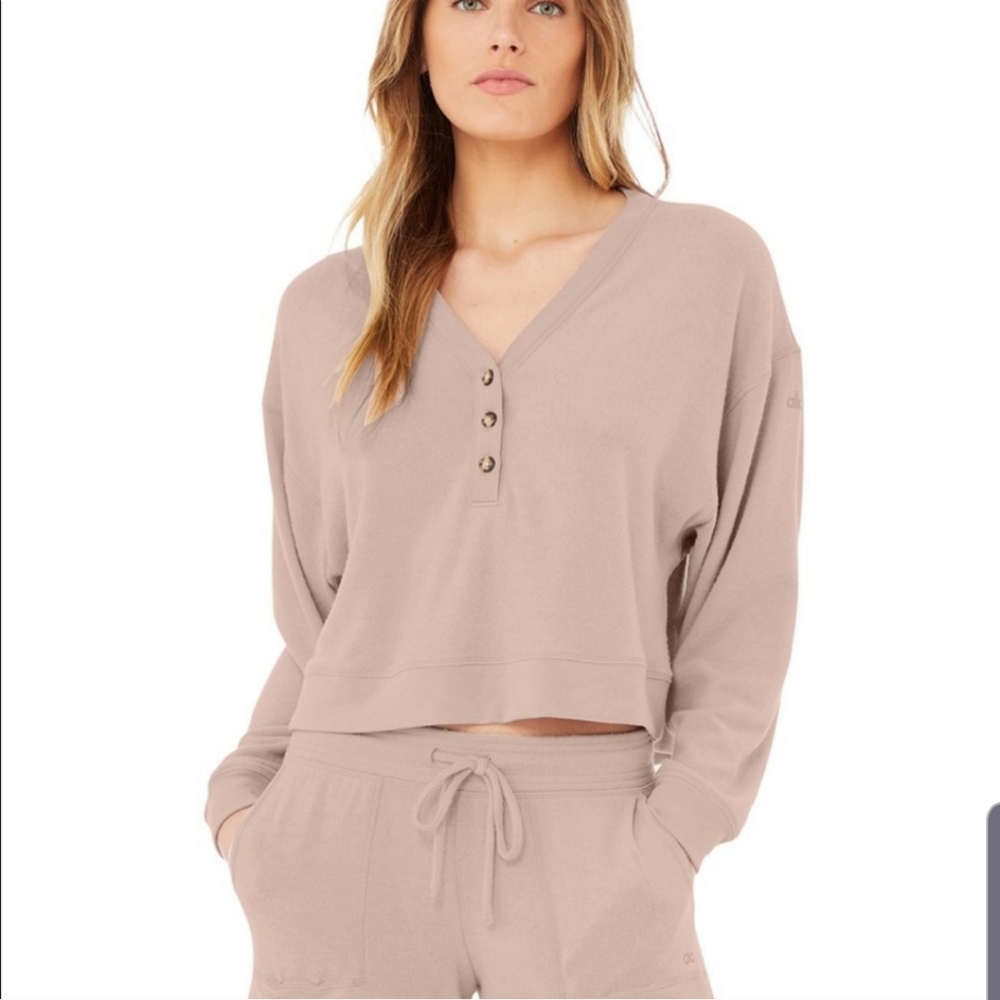 Alo Yoga Alolux Soho Henley Oversized Crop Top Women's XS Dusty Pink